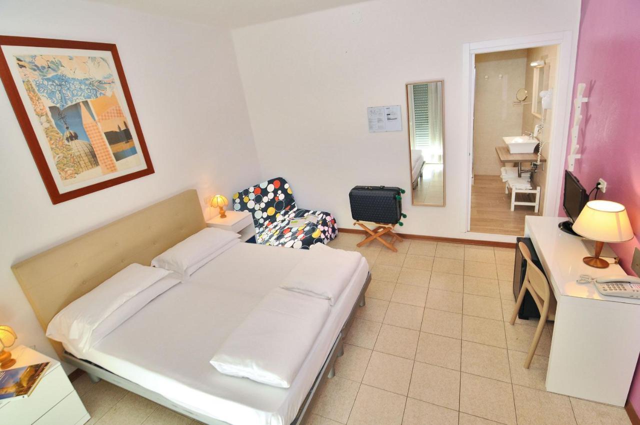 Hotel Nederland Caorle Buitenkant foto