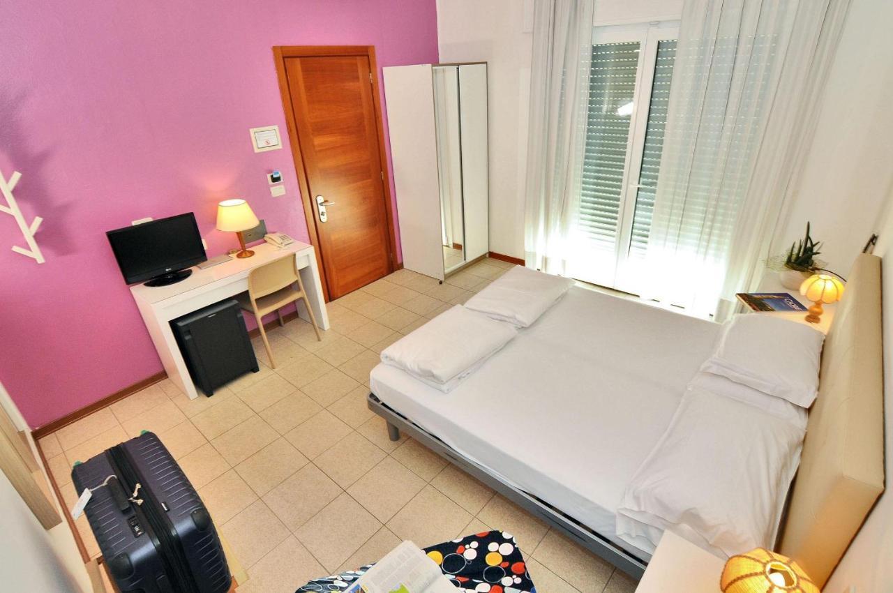 Hotel Nederland Caorle Buitenkant foto