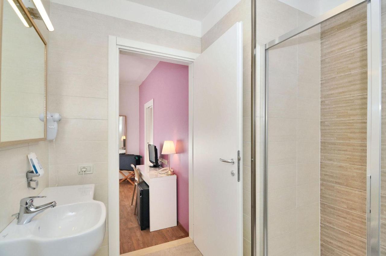 Hotel Nederland Caorle Buitenkant foto