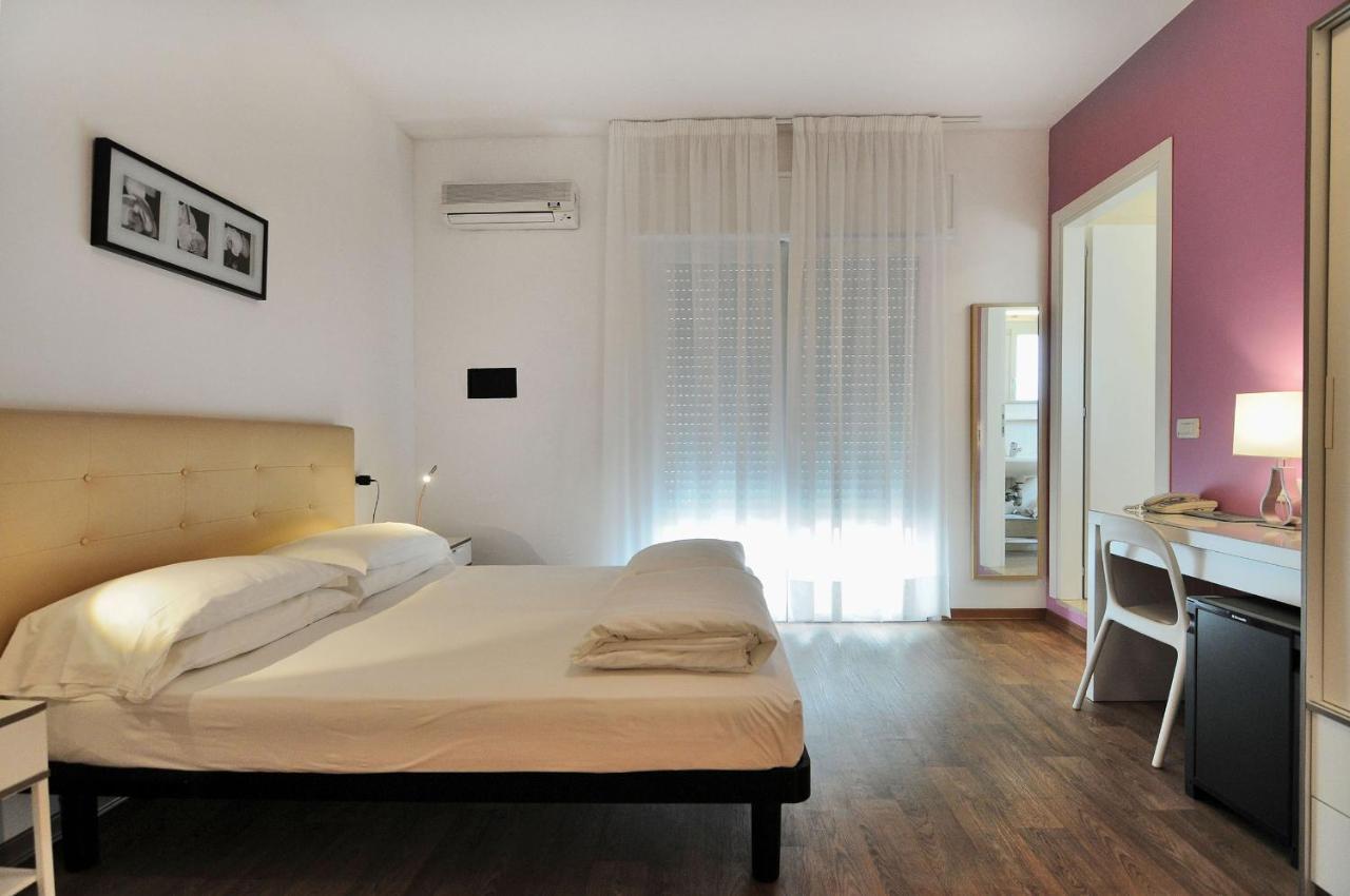Hotel Nederland Caorle Buitenkant foto