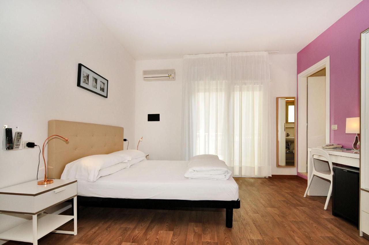Hotel Nederland Caorle Buitenkant foto