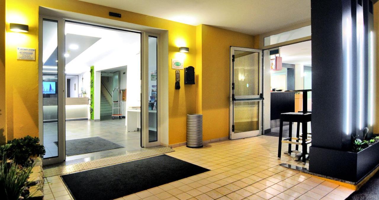 Hotel Nederland Caorle Buitenkant foto