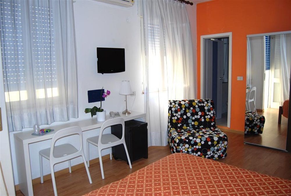 Hotel Nederland Caorle Buitenkant foto
