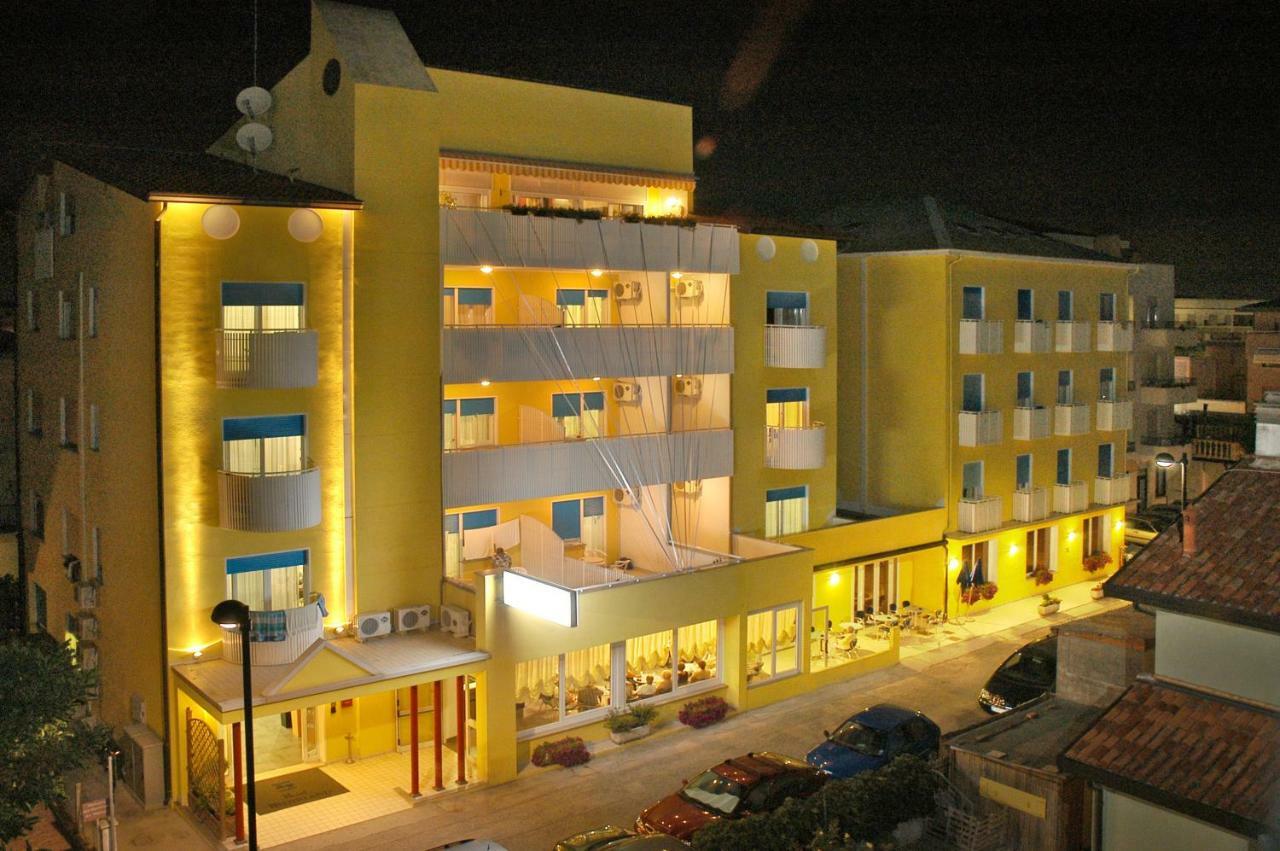 Hotel Nederland Caorle Buitenkant foto