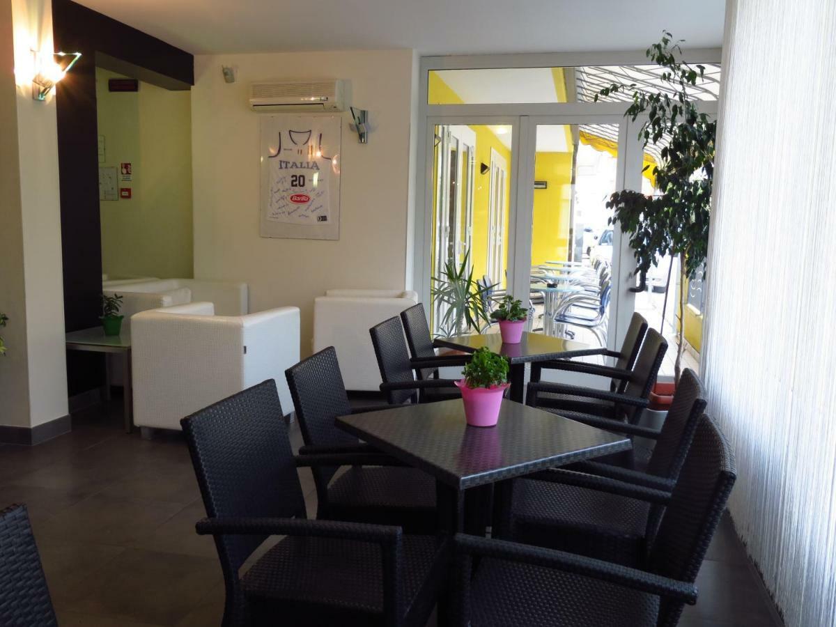Hotel Nederland Caorle Buitenkant foto