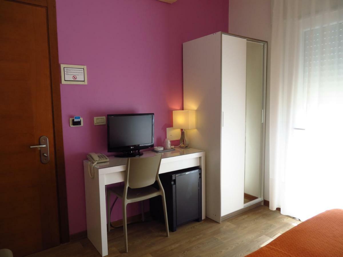 Hotel Nederland Caorle Buitenkant foto